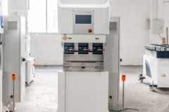 小型纯电折弯机技术路径：陇博智能实践观察