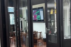仿古铝合金门窗技术应用解析——聚焦艾格拉产品体系与场景适配