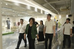 市科技局赴广东凯迪服饰公司开展科技创新工作授牌调研