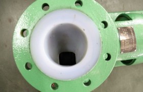 衬氟泵深度测评：强腐蚀工况下的材质与安全设计