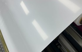 PET白膜功能性材料技术观察：表面硬化与抗静电工艺的应用分析