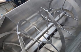 腰鼓式搅拌机：低残留混合价值解析