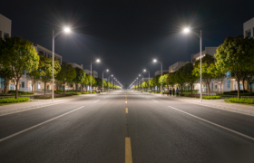学校道路照明设计指南：兼顾通行安全、视觉舒适与节能降耗